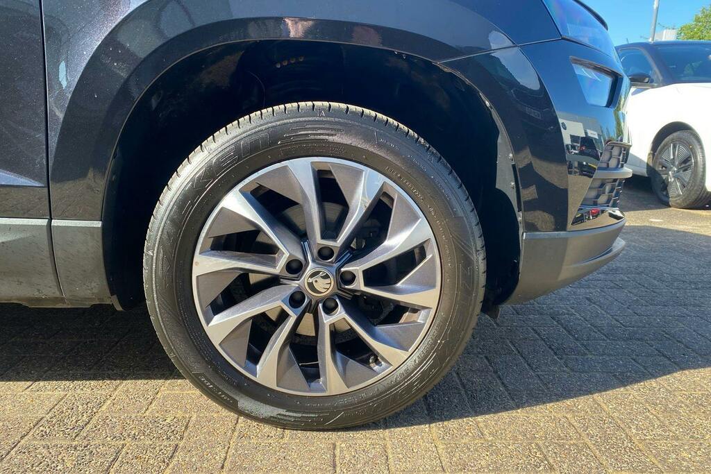 Skoda Karoq 1.5 Tsi Act Se Drive Suv Black #5