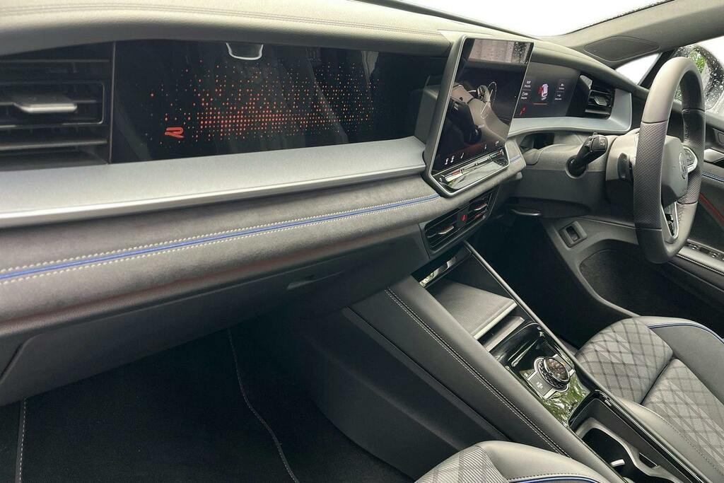 Volkswagen Tayron 1.5 Etsi Mhev R-line Suv Hybrid Dsg Black #2