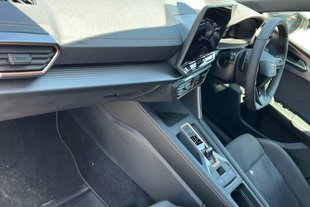 Cupra Leon 1.5 Ehybrid 25.8Kwh Vz1 Estate Plug In White #2