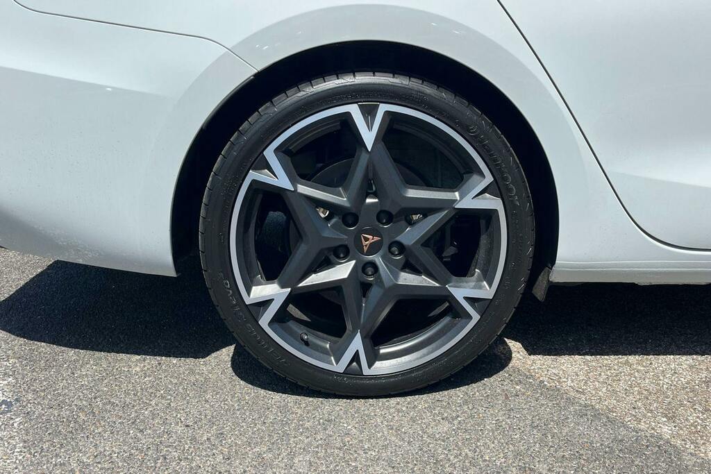 Cupra Leon 1.5 Ehybrid 25.8Kwh Vz1 Estate Plug In White #5