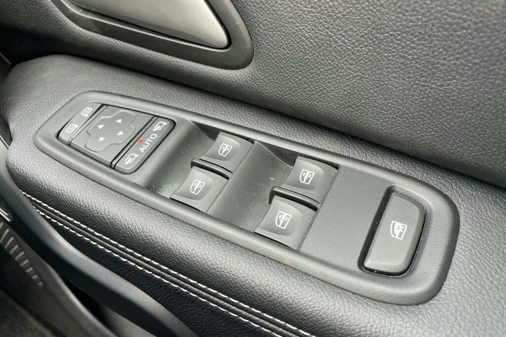 Dacia Duster 1.6 Hybrid 140 Journey 2024 White #21
