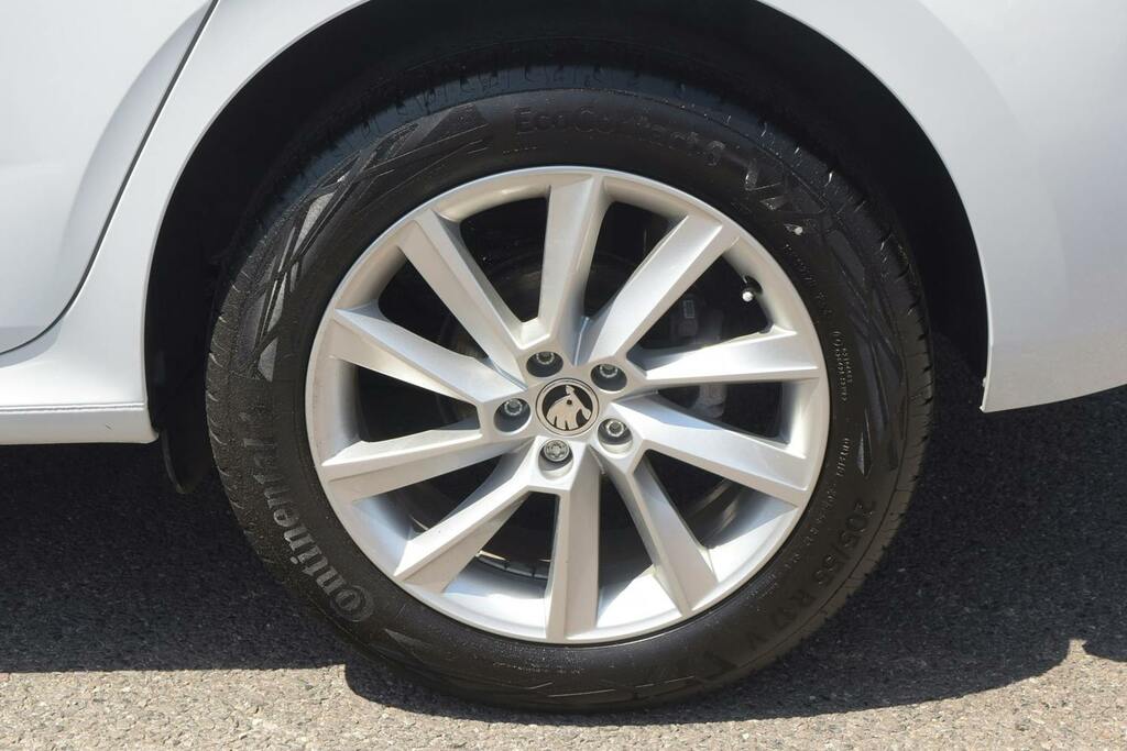 Skoda Kamiq 1.0 Tsi Se Suv Dsg White #5