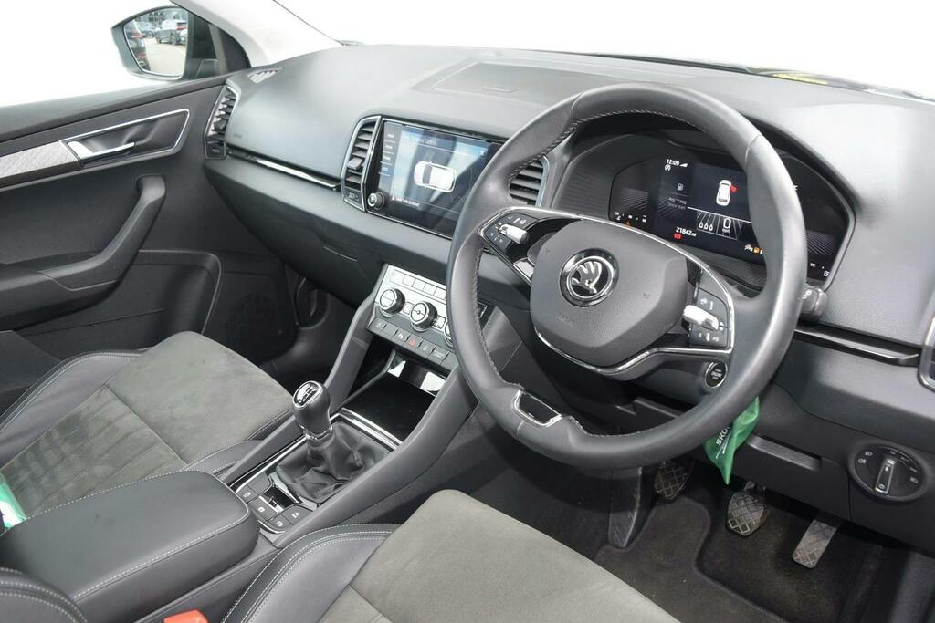 Skoda Karoq 1.5 Tsi Act Se L Suv Black #6
