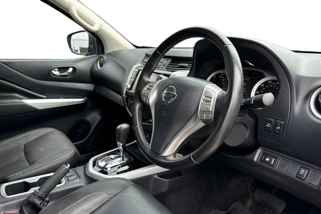 Nissan Navara 2.3 Dci Tekna Pickup Double Cab 4W Black #6