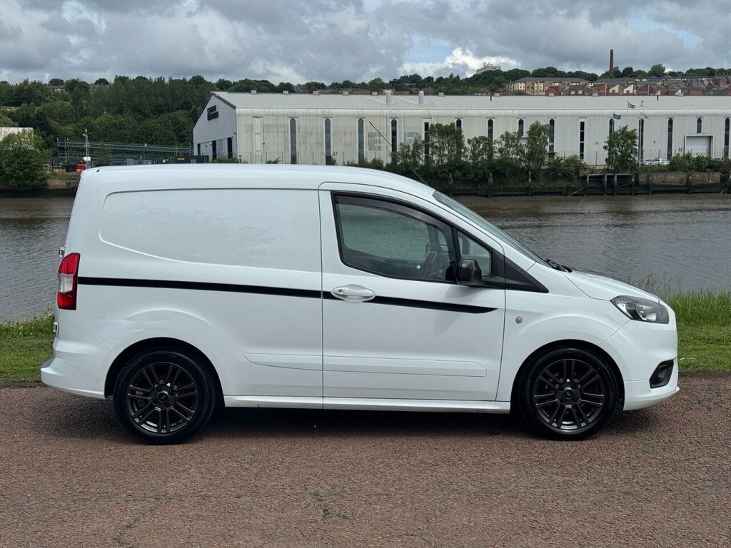 Ford Transit Courier 1.5L Sport White #3