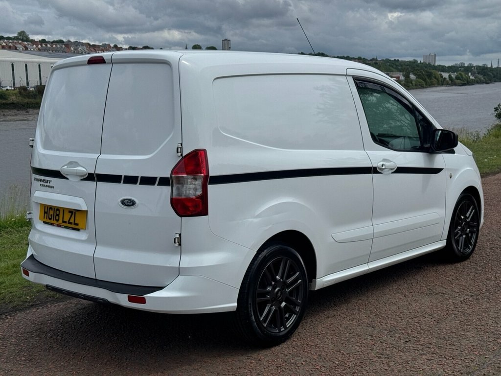Ford Transit Courier 1.5L Sport White #4