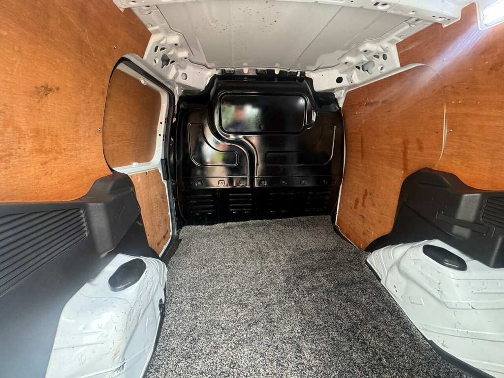 Ford Transit Courier 1.5L Sport White #6