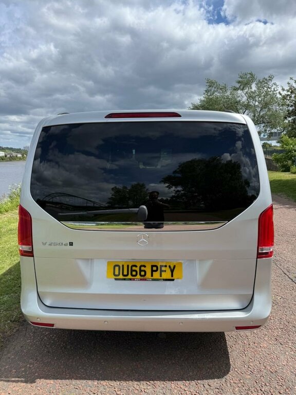 Mercedes-Benz V Class 2L Sport Silver #4