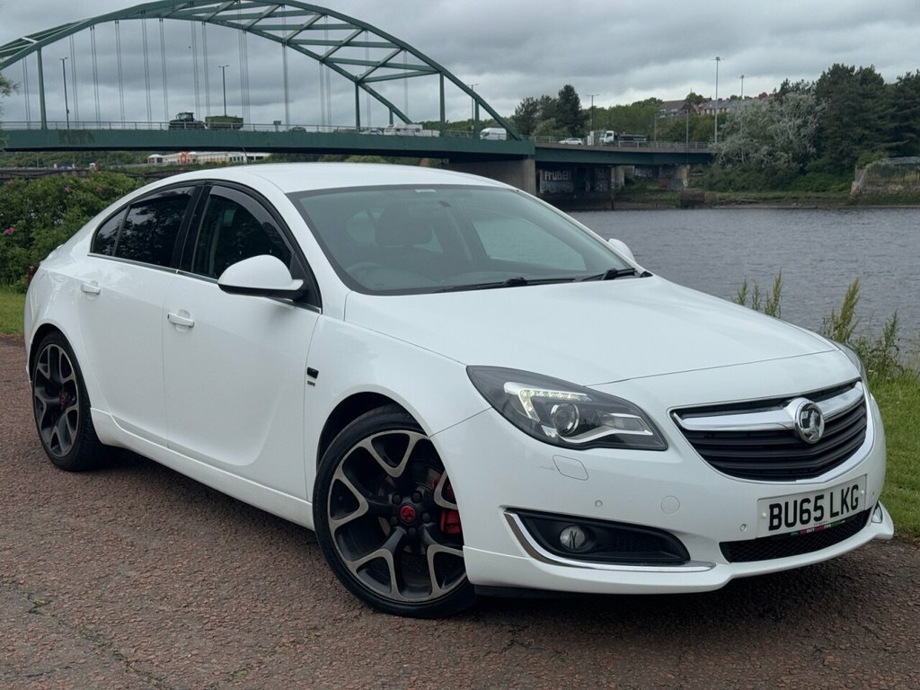 Vauxhall Insignia 2L Sri White