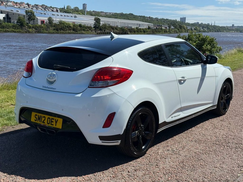 Hyundai Veloster Hatchback White #4