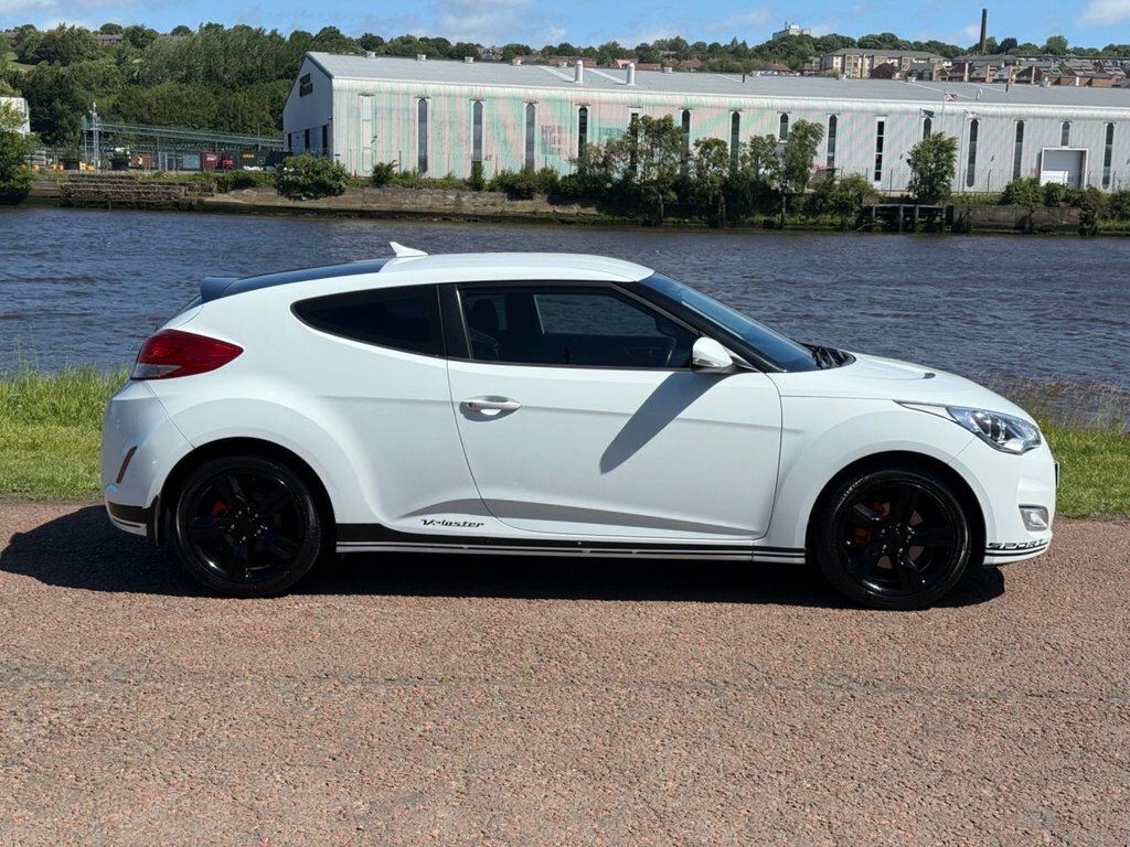 Hyundai Veloster Hatchback White #3