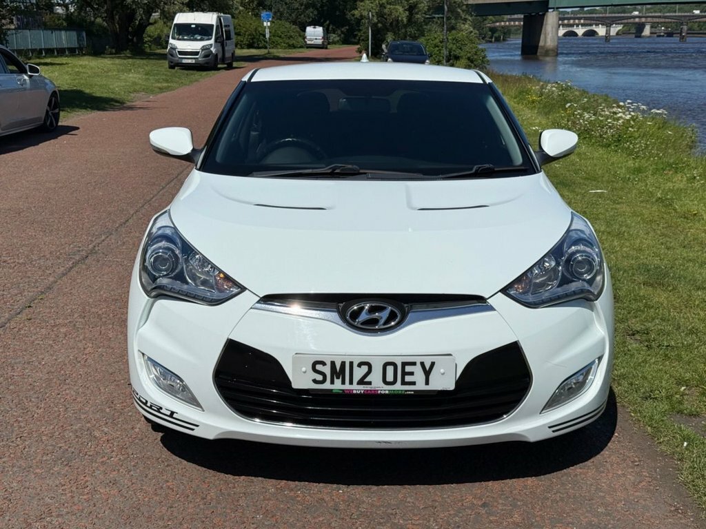Hyundai Veloster Hatchback White #2