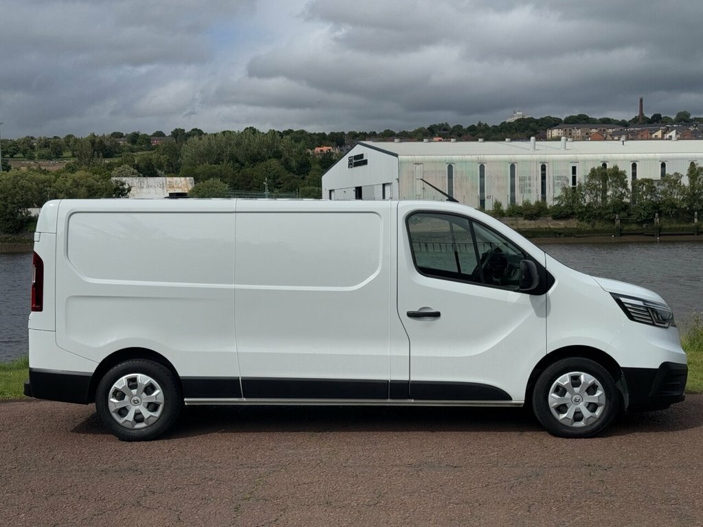 Renault Trafic 2L Business MM23UEZ White #6