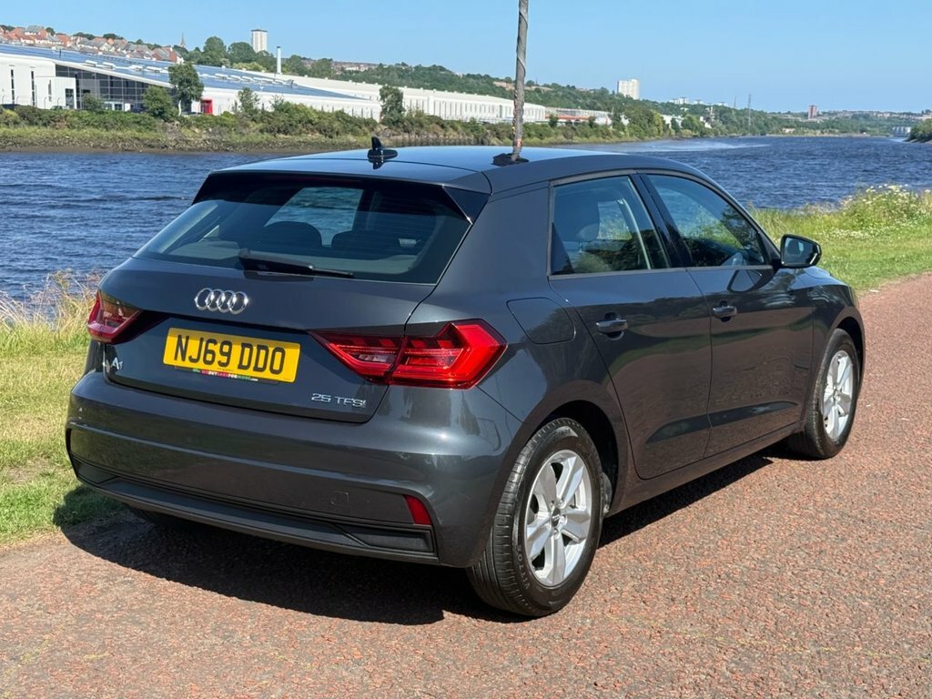 Audi A1 1L Technik NJ69DDO Grey #4