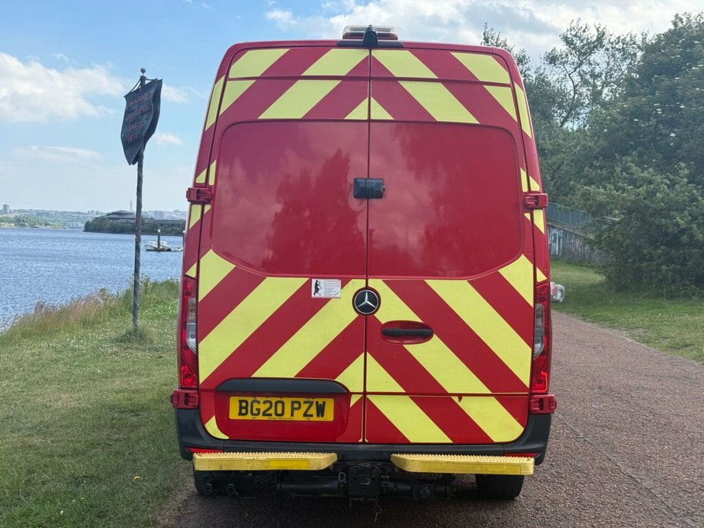 Mercedes-Benz Sprinter Mpv Red #5