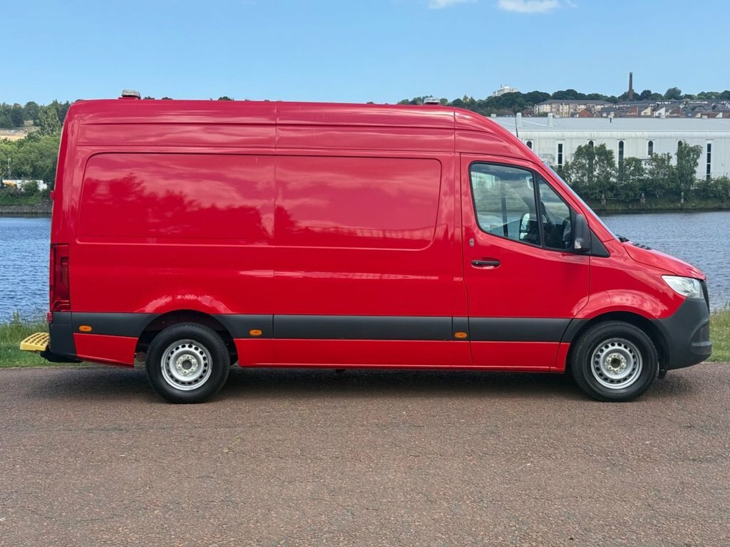 Mercedes-Benz Sprinter Mpv Red #3