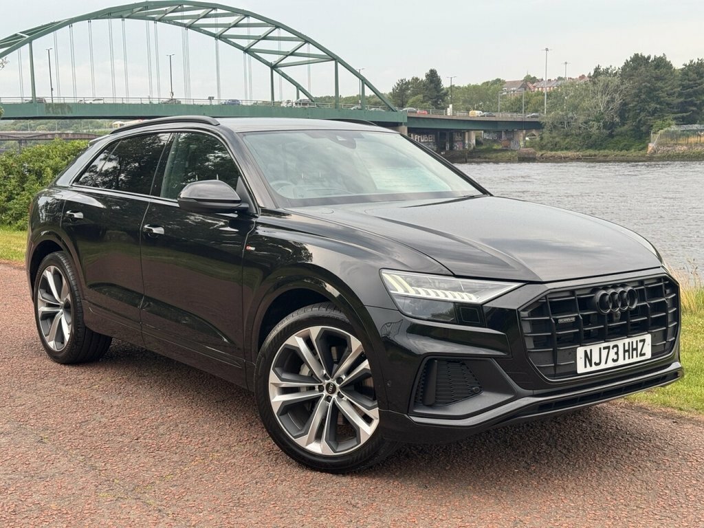 Audi Q8 3L S Line Black