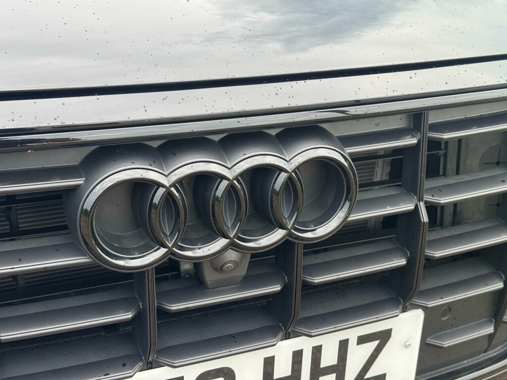 Audi Q8 3L S Line Black #5
