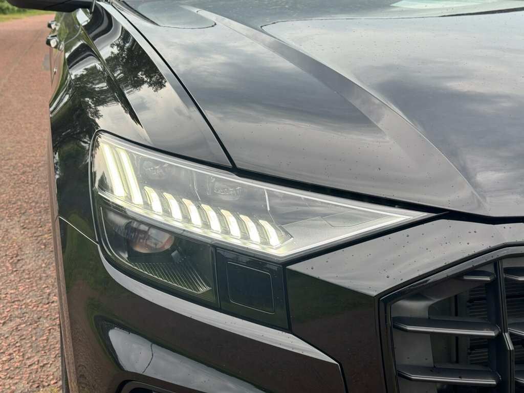 Audi Q8 3L S Line Black #4