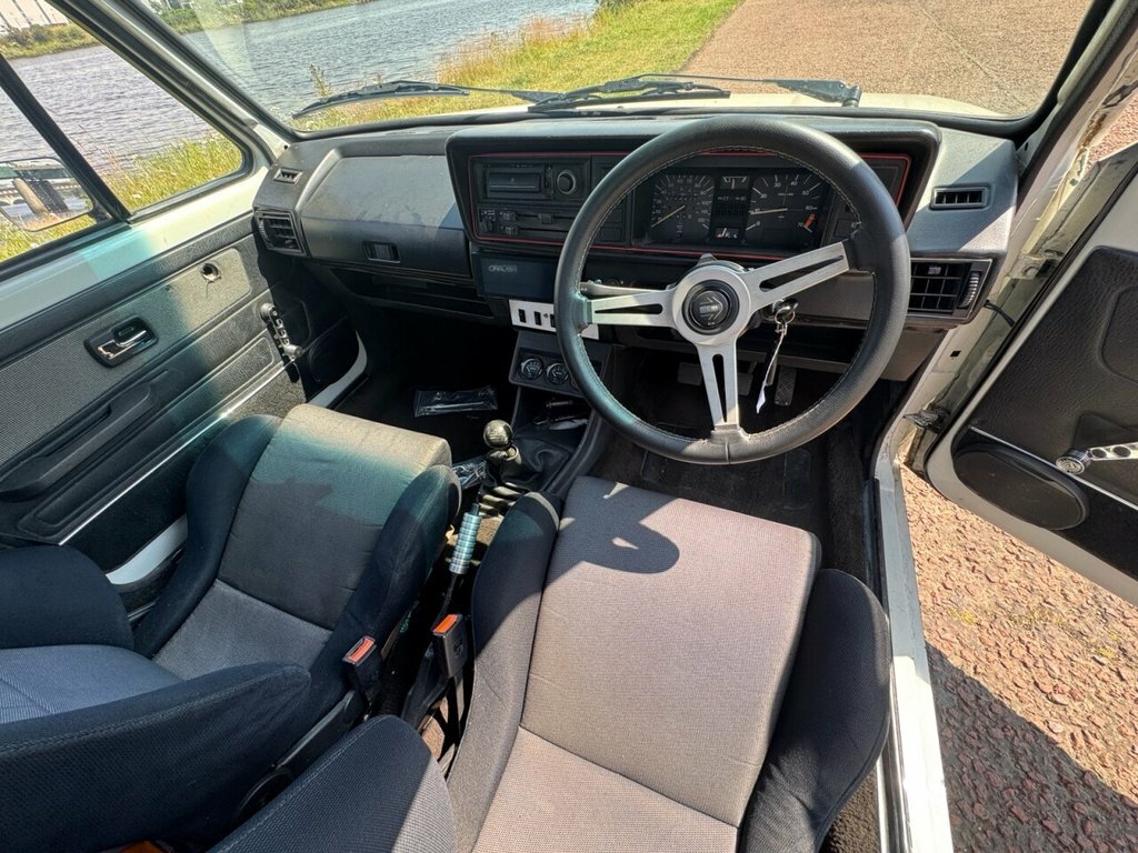 Volkswagen Caddy Mk1 Caddy 1.8 20V White #14