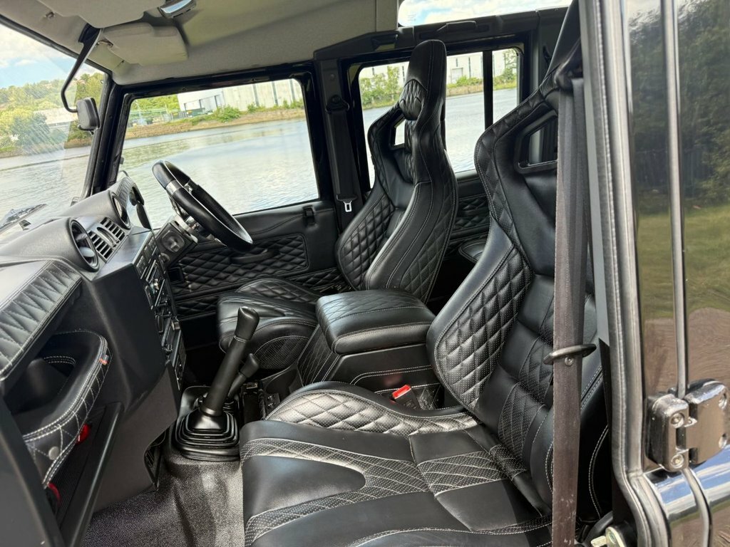 Land Rover Defender 2.2 Td Hard Top Xs 122 Bhp Silver #37