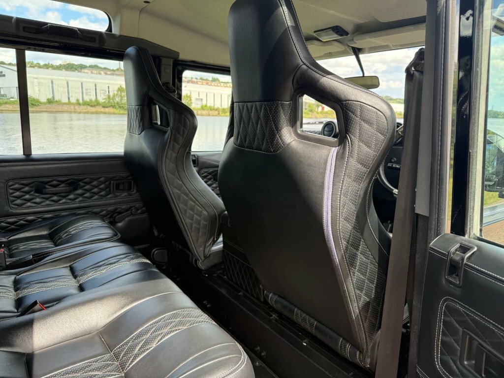 Land Rover Defender 2.2 Td Hard Top Xs 122 Bhp Silver #16