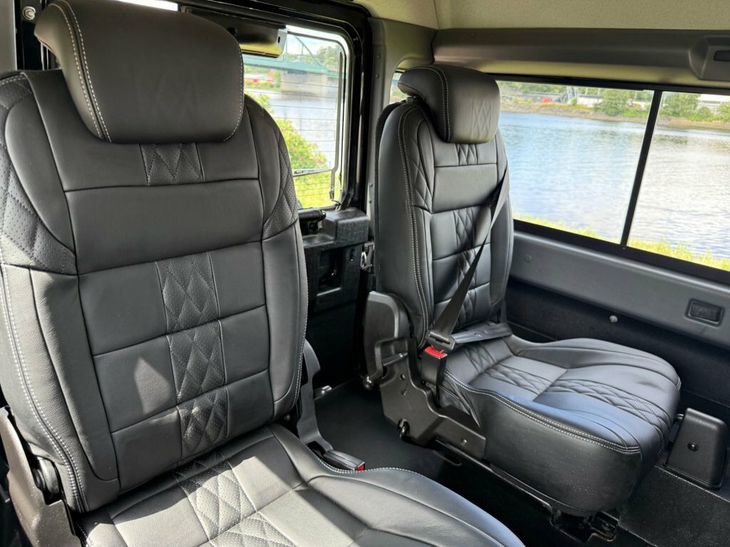 Land Rover Defender 2.2 Td Hard Top Xs 122 Bhp Silver #15