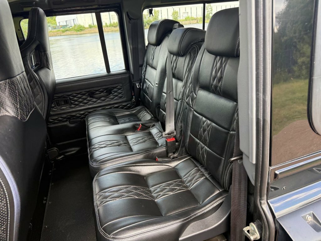 Land Rover Defender 2.2 Td Hard Top Xs 122 Bhp Silver #39