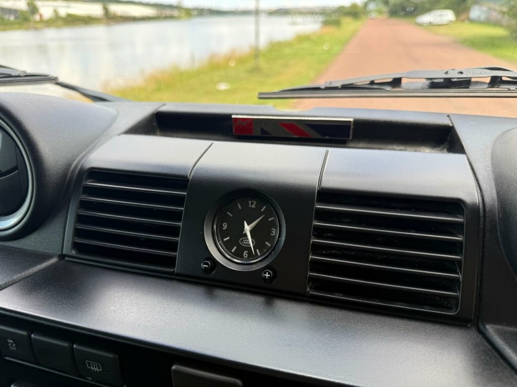 Land Rover Defender 2.2 Td Hard Top Xs 122 Bhp Silver #18