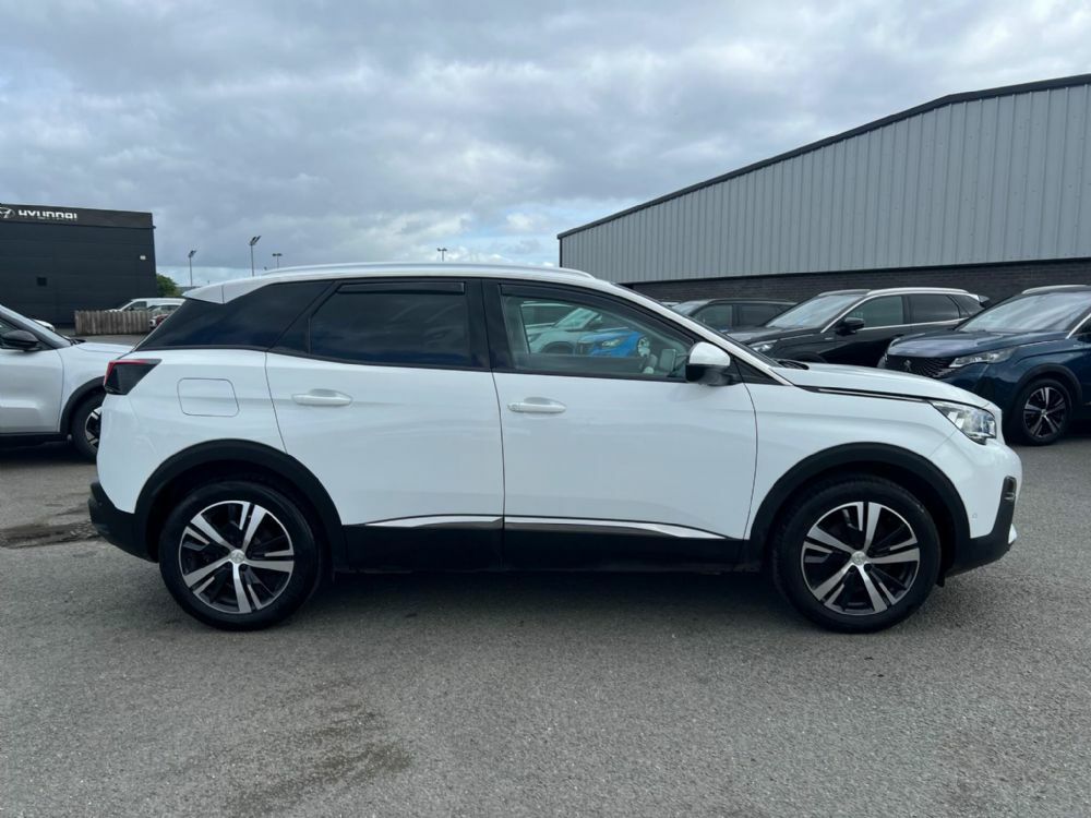 Peugeot 3008 1.2 Puretech Allure Euro 6 S S White #2
