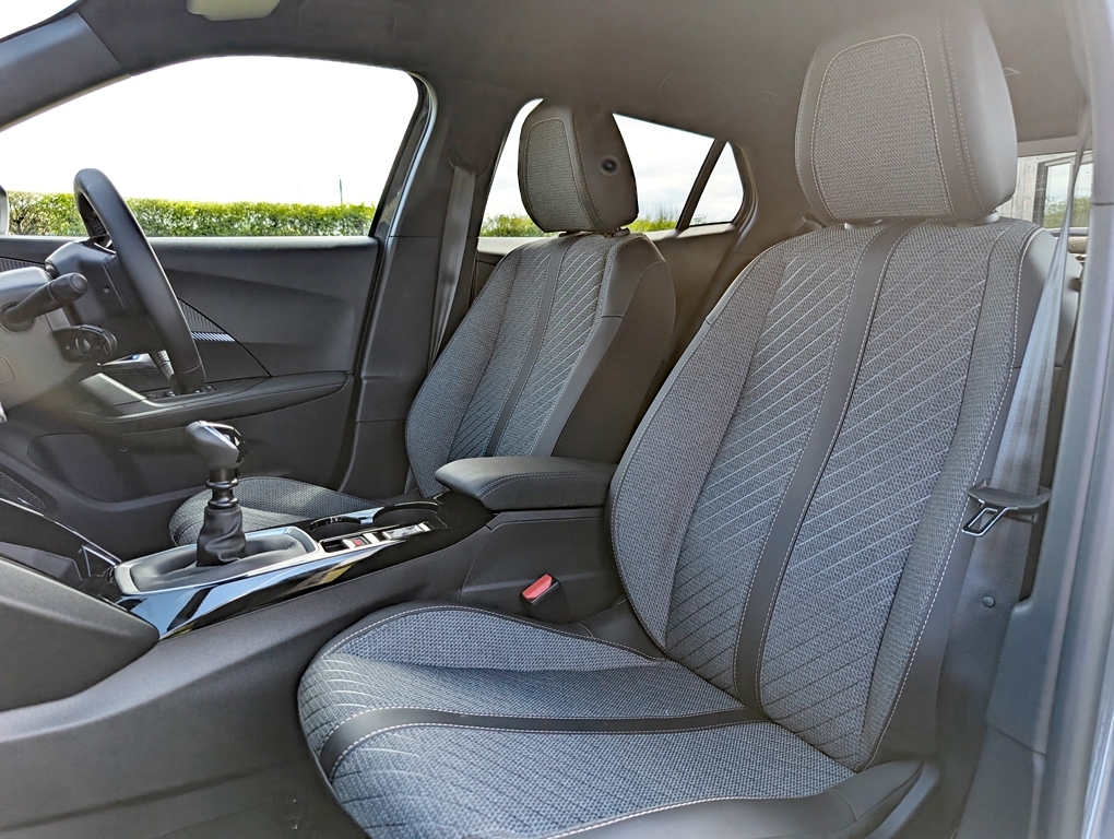Peugeot 2008 1.2 Puretech Allure White #14