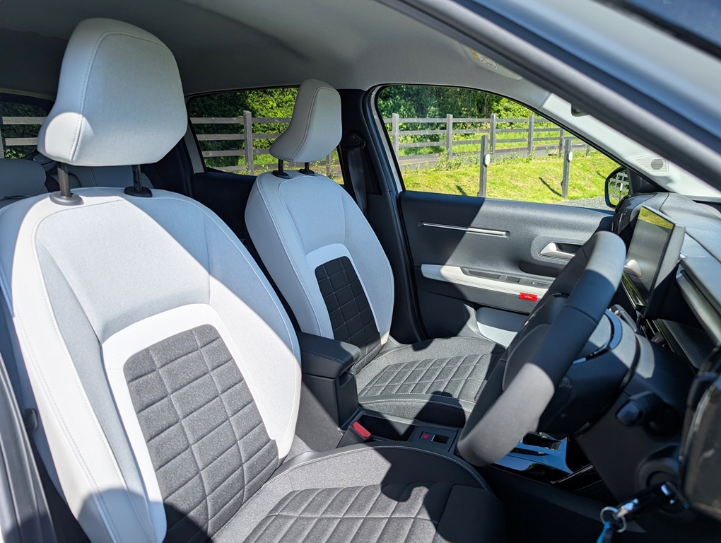 Citroen C3 1.2 110Hp Max Hybrid Brand New White #4