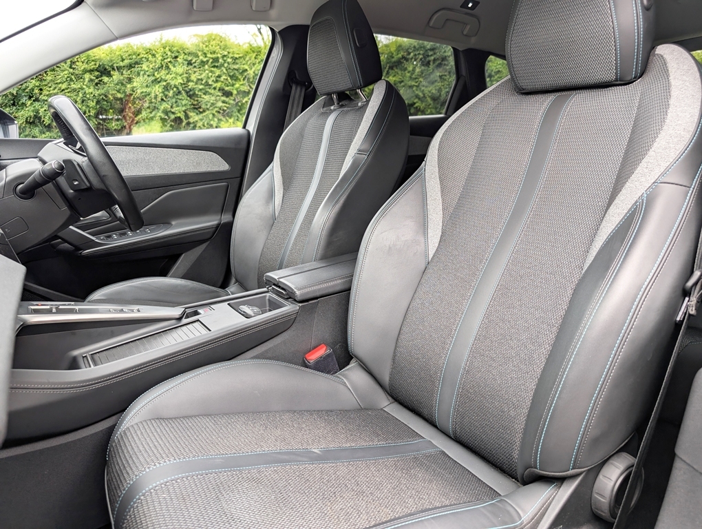Peugeot 308 SW 1.2L Active Premium Black #17
