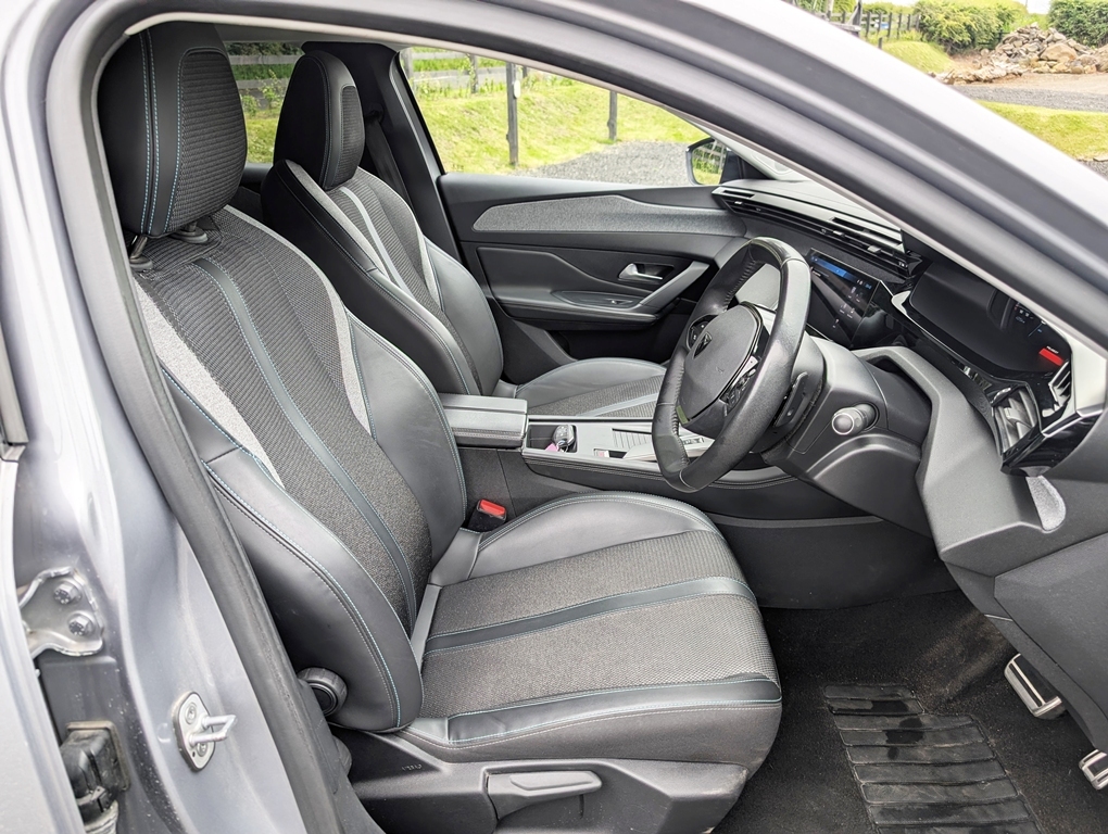 Peugeot 308 SW 1.2L Active Premium Black #18