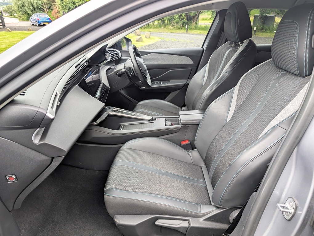 Peugeot 308 SW 1.2L Active Premium Black #16