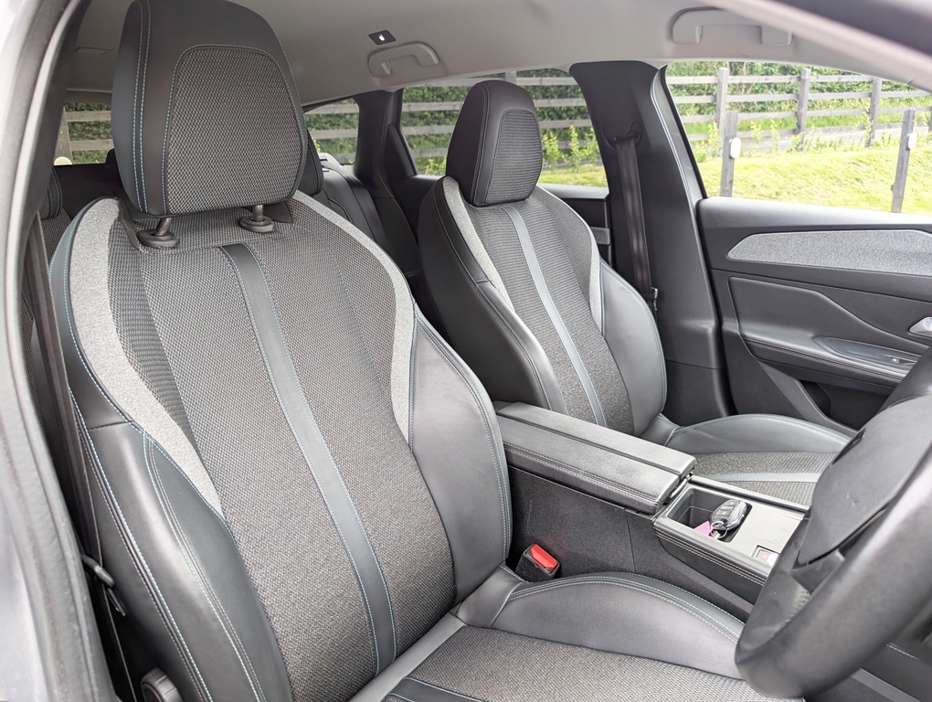 Peugeot 308 SW 1.5Bhdi 130Hp Allure Premium Grey #4