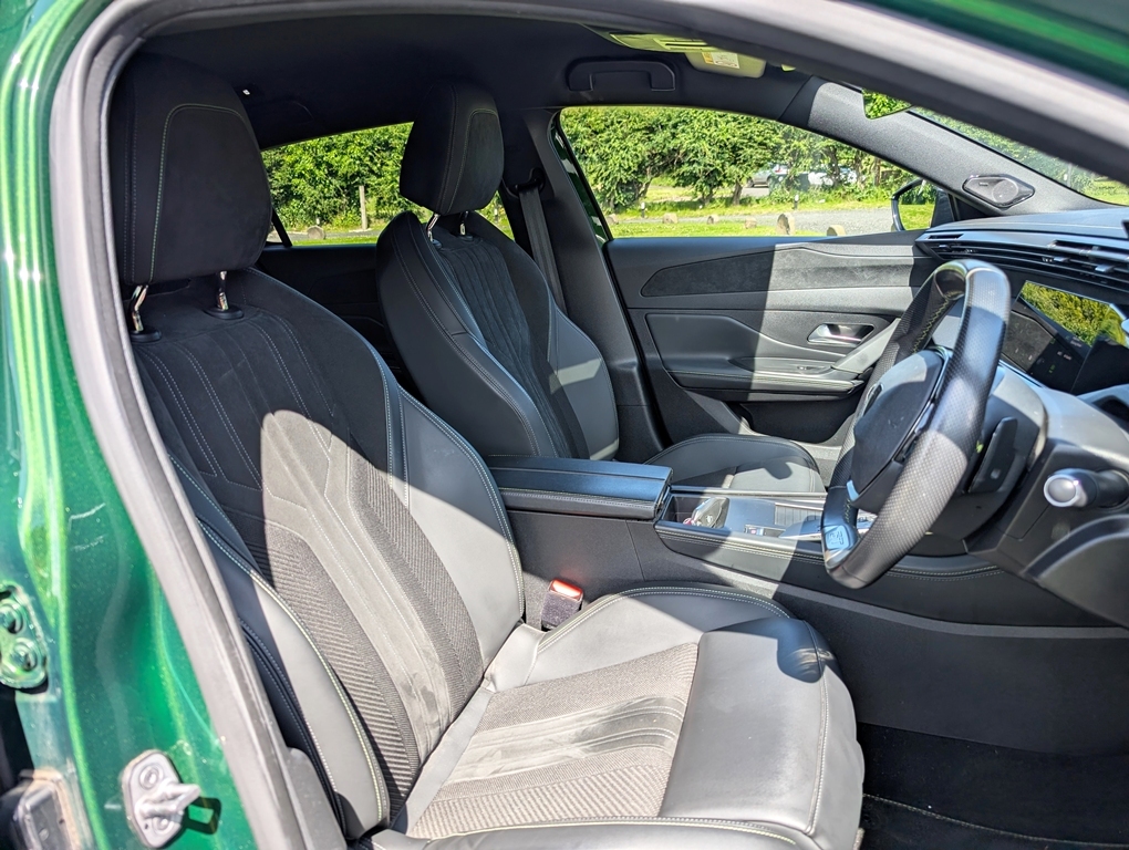 Peugeot 308 1.5Bhdi 130Hp Gt Premium Green #4