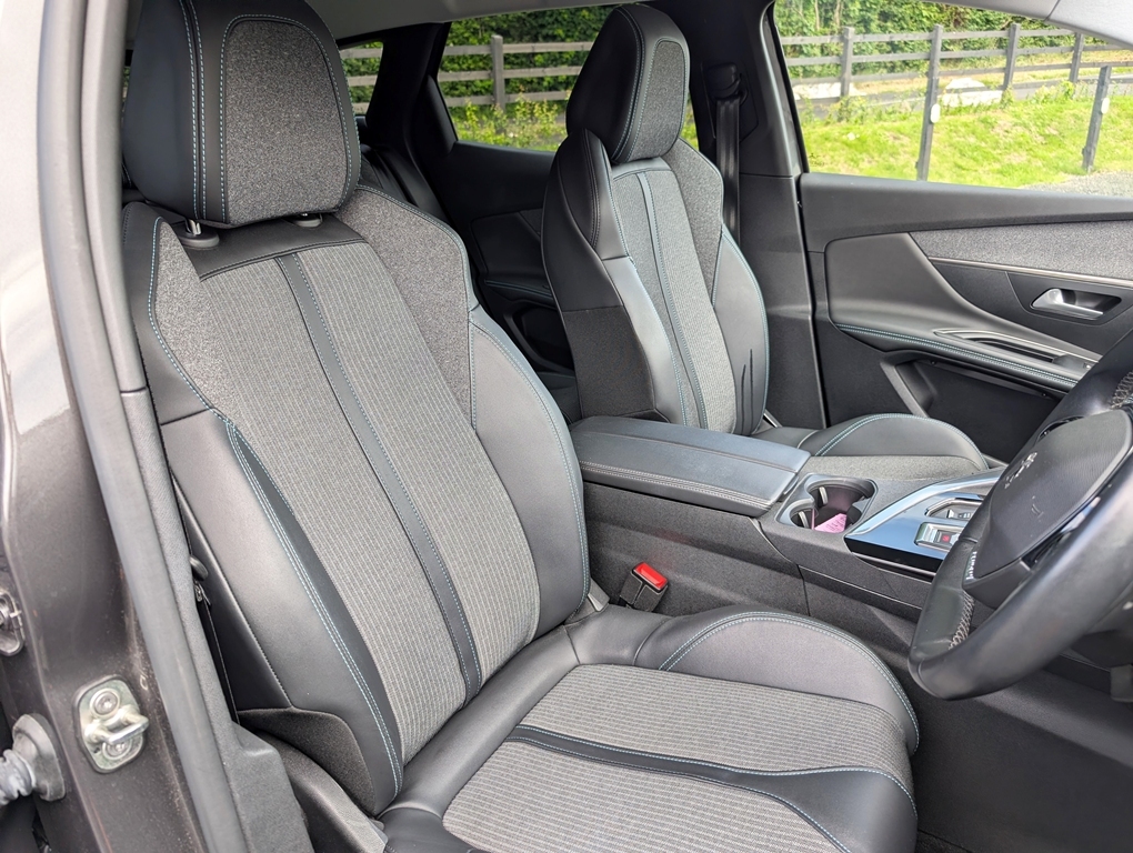 Peugeot 3008 1.5Bhdi 130Hp Allure Premium BYZ4595 Grey #3
