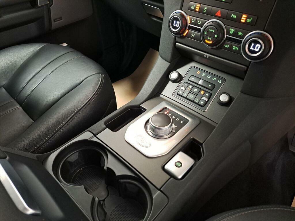 Land Rover Discovery 4 3L Landmark Black #19