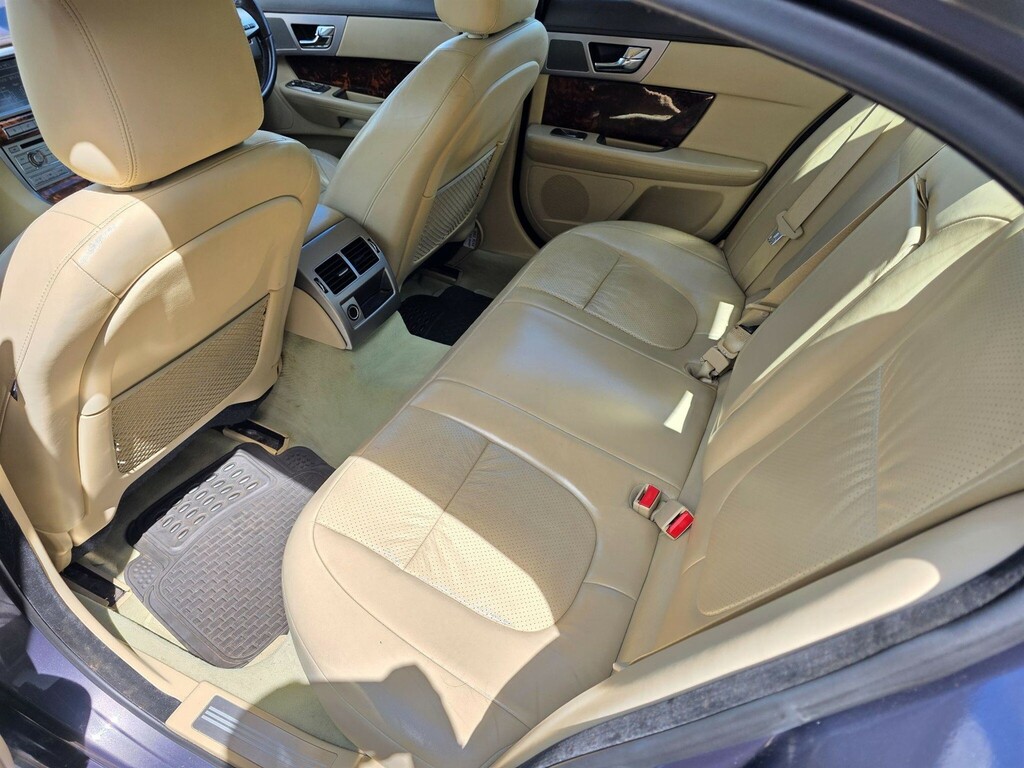Jaguar XF 3.0 V6 Luxury Grey #19