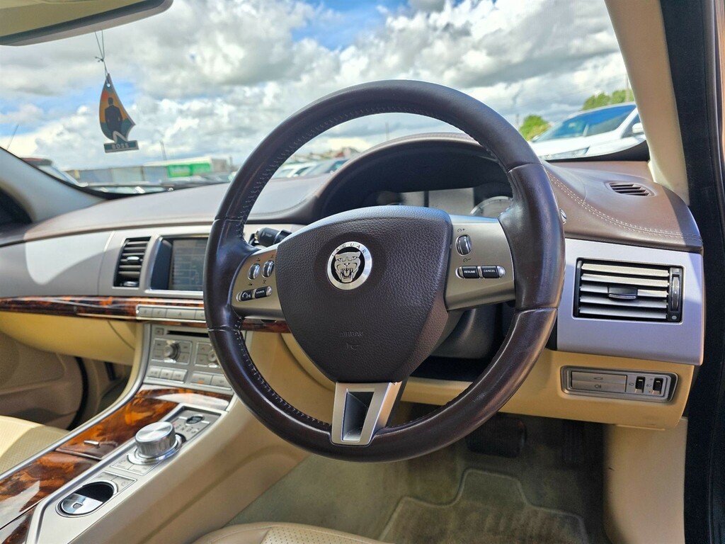 Jaguar XF 3.0 V6 Luxury Grey #22
