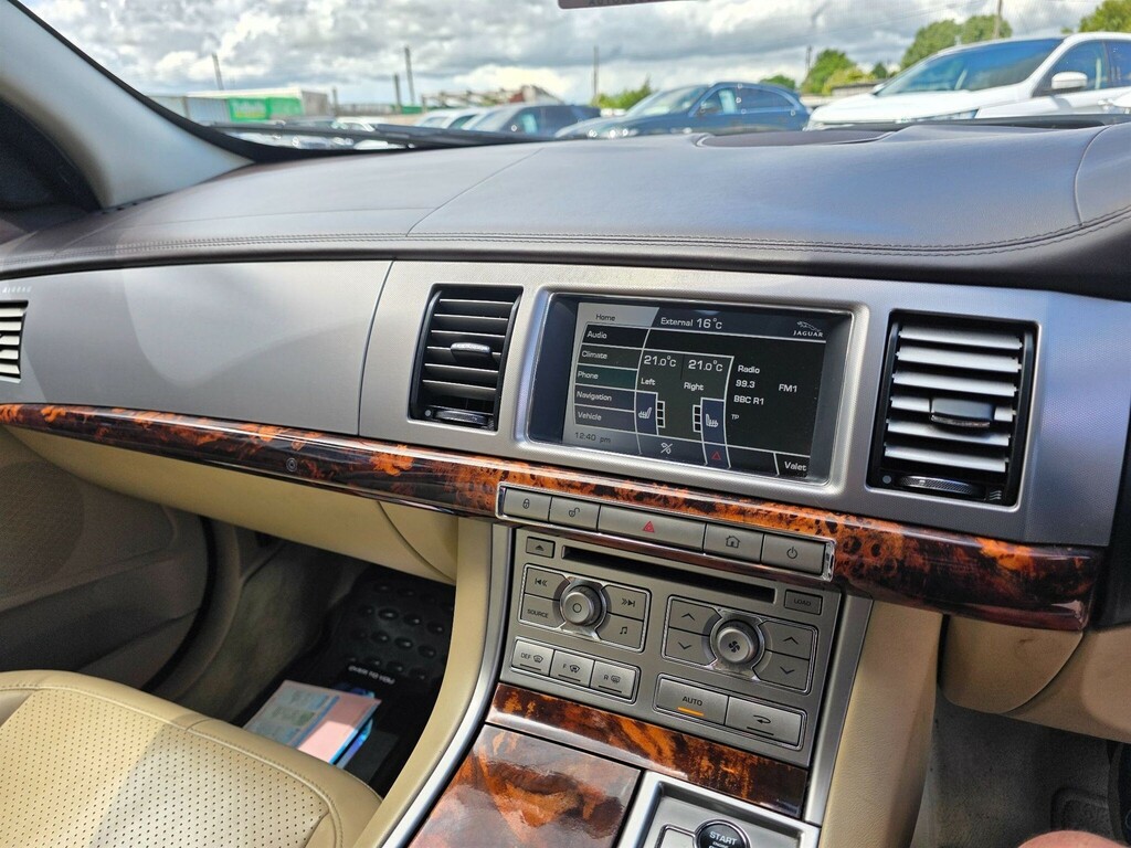 Jaguar XF 3.0 V6 Luxury Grey #26