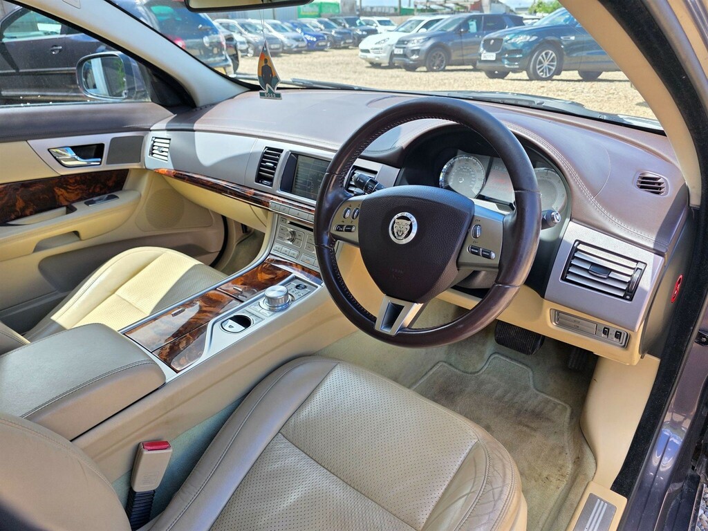 Jaguar XF 3.0 V6 Luxury Grey #15