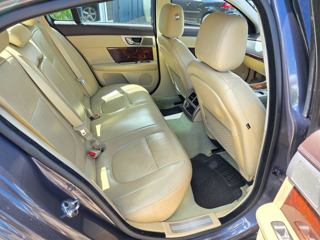 Jaguar XF 3.0 V6 Luxury Grey #17