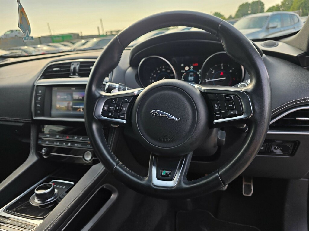 Jaguar F-Pace 2.0 D180 Portfolio Suv Awd Euro 6 Red #24