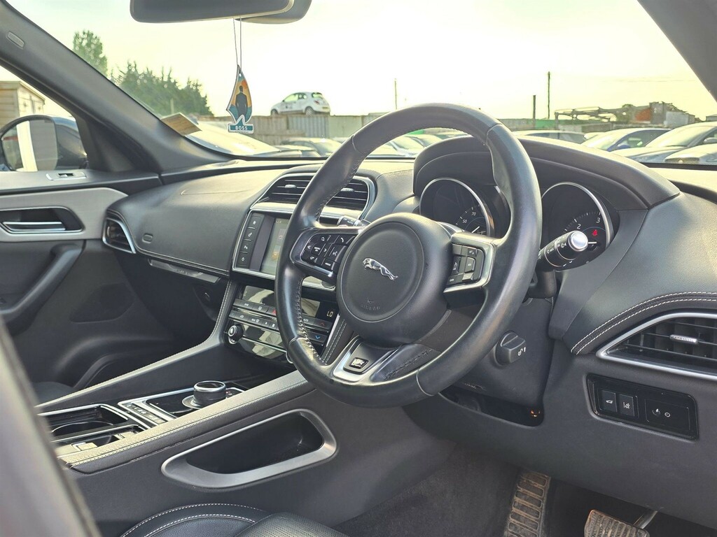 Jaguar F-Pace 2.0 D180 Portfolio Suv Awd Euro 6 Red #15