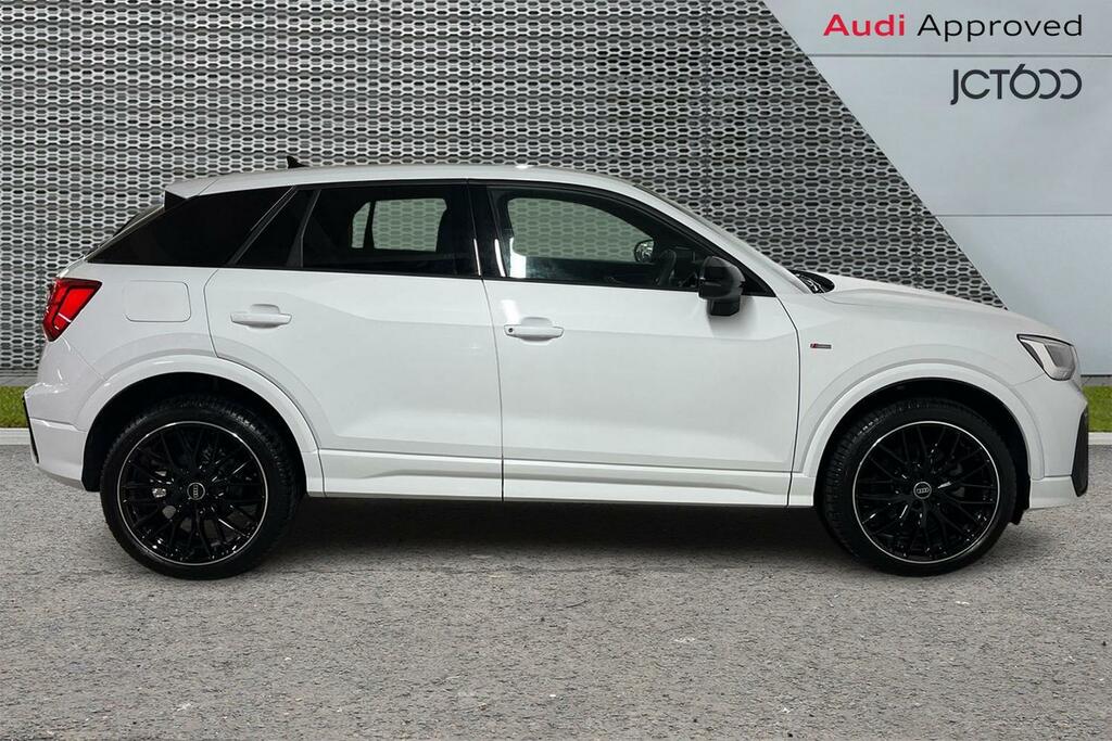 Audi Q2 35 Tfsi Black Edition Black #4