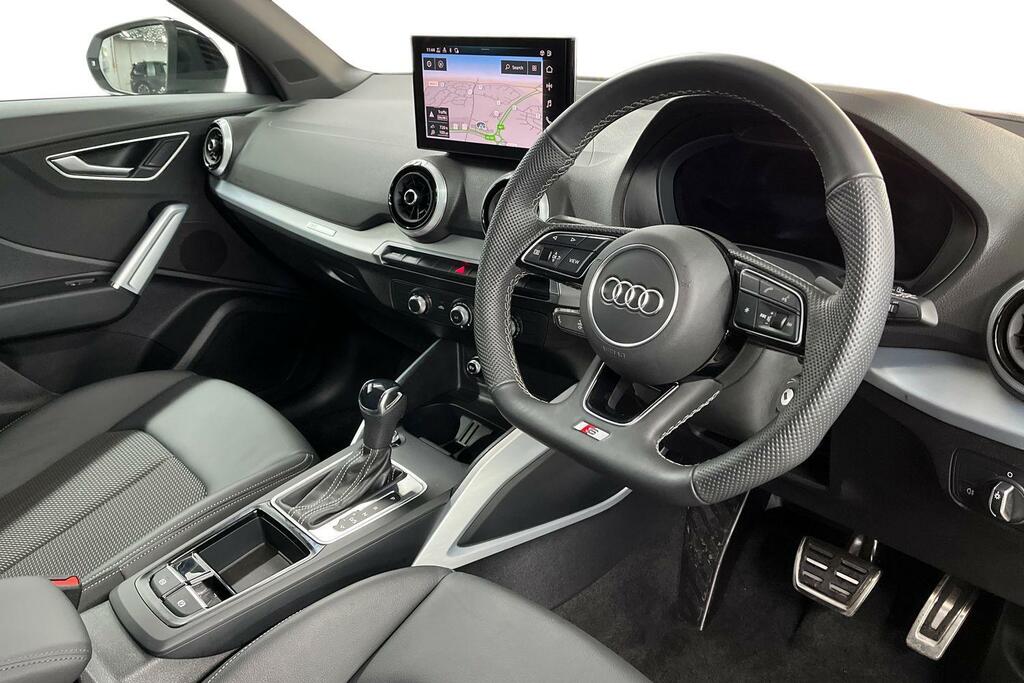 Audi Q2 35 Tfsi Black Edition Black #6