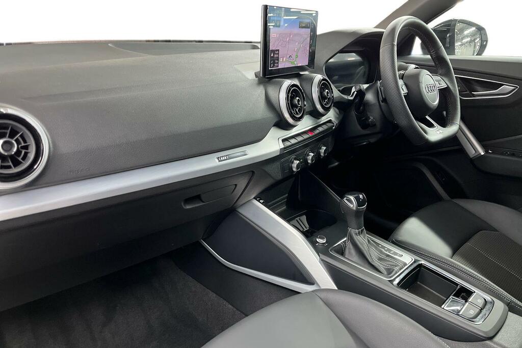 Audi Q2 35 Tfsi Black Edition Black #2