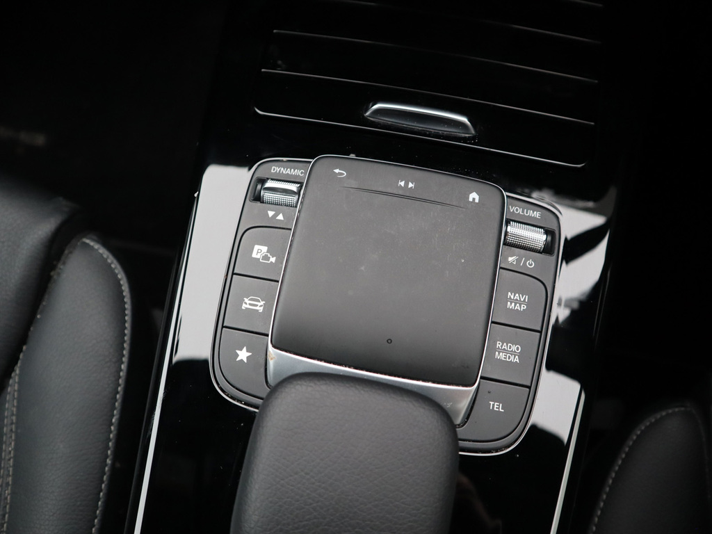 Mercedes-Benz CLA Class 200 Amg Line Premium Plus Tip White #25